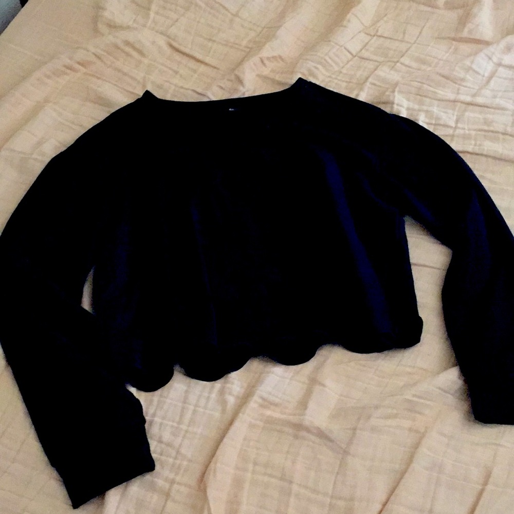 Black Scallop Bottom Top